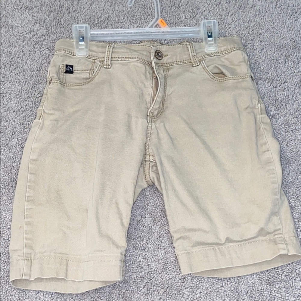 School khaki shorts tight fit